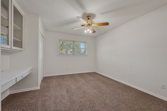 Building Photo - 3802 Sunnybrook Ln