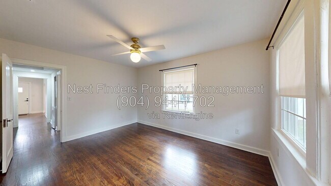 Building Photo - 2215 Larchmont Rd