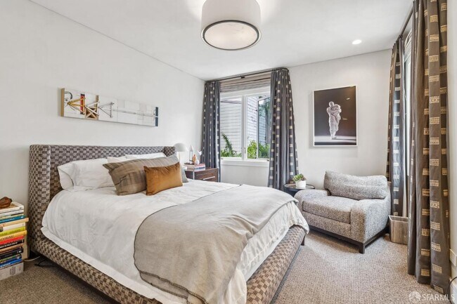 Building Photo - 7 Seymour St