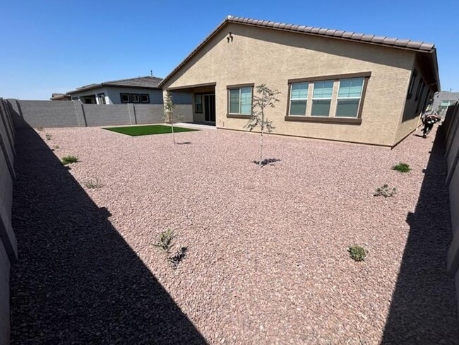 Building Photo - Wonderful new build with family fun amenities