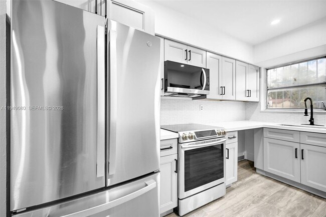 Building Photo - 645 NE 149th St