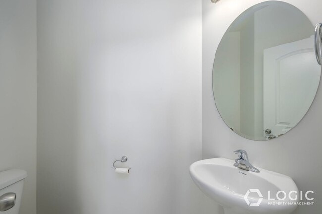 Building Photo - Beautiful Townhome in Lehi UT