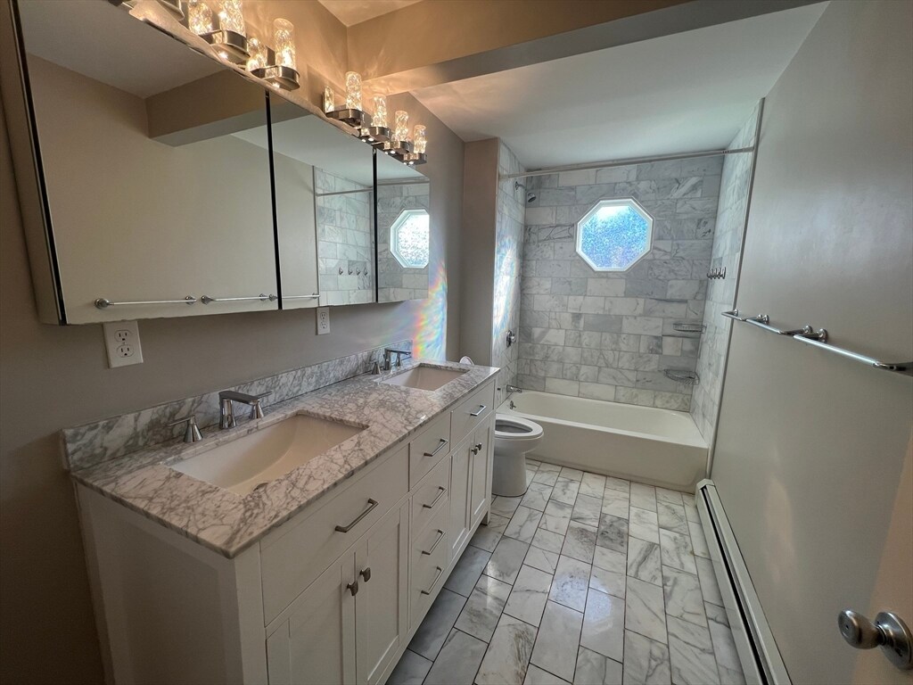 Building Photo - 39 Snow St