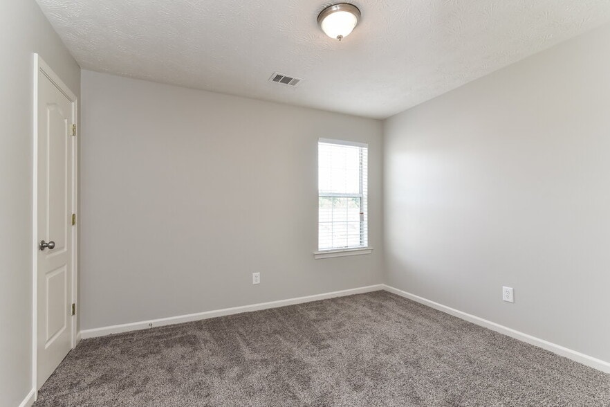 Building Photo - 5160 Towne Park Dr