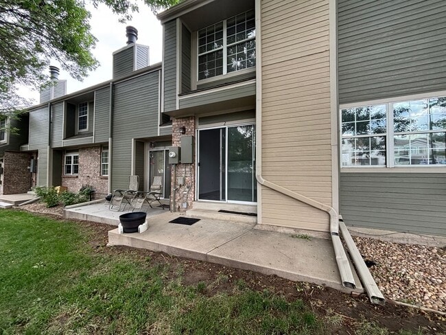 Building Photo - Large 2-story townhome with finished basement & 1-car garage!