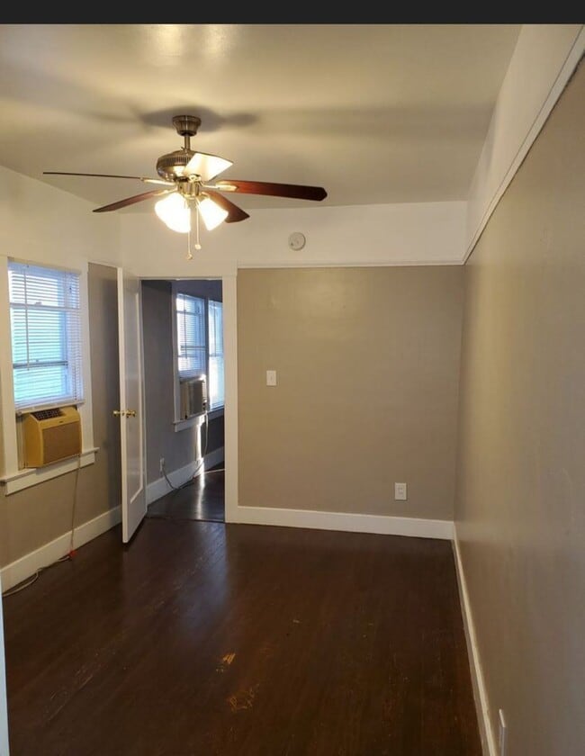 Building Photo - T Street 4 Plex