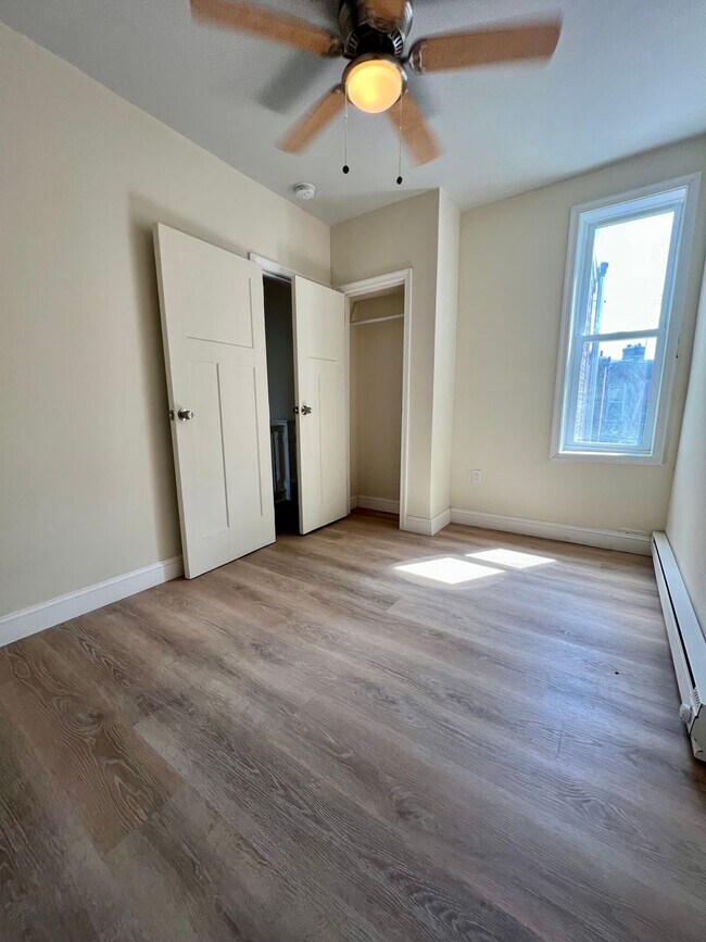 Building Photo - Newly Renovated 3-Bedroom Townhome in Fairhill! Available NOW!