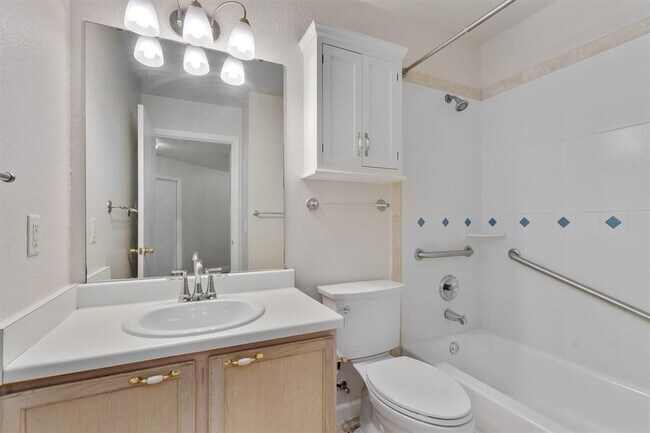 Building Photo - 902 Rocking Spur Cove