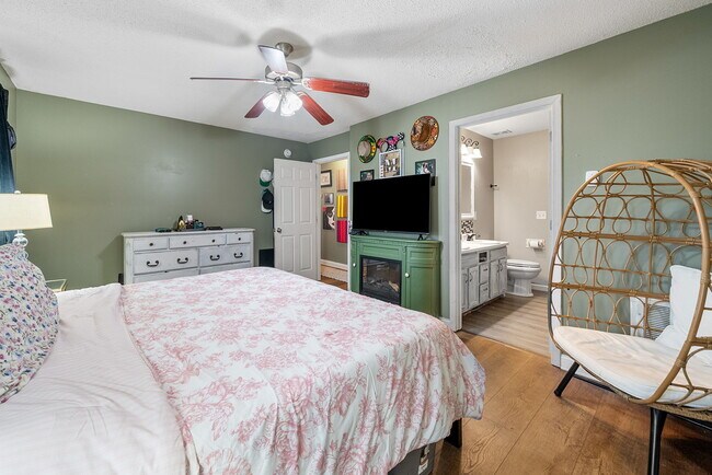 Building Photo - 1700 Cedar Springs Cir