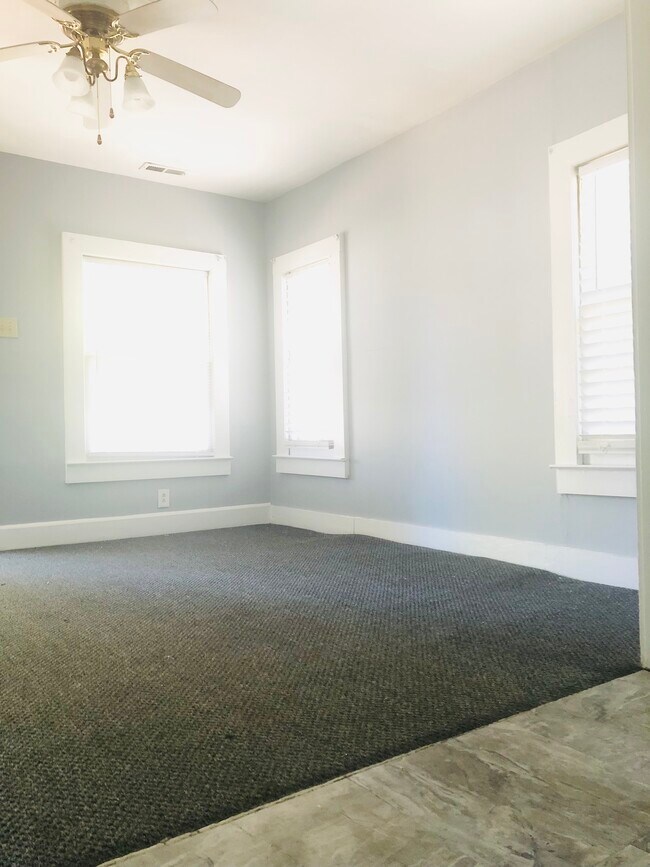 Building Photo - 716 Lucas St