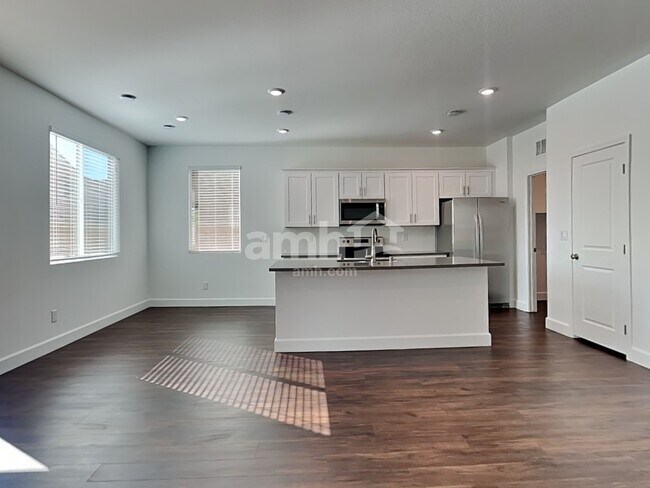 Building Photo - 4812 Blushing Star St