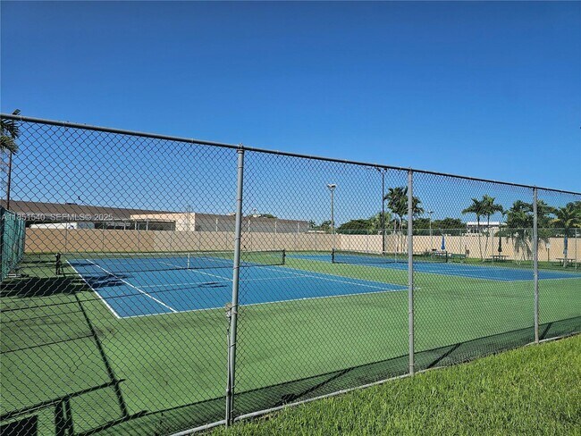 Building Photo - 10425 SW 112th Ave