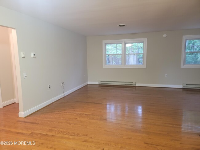 Building Photo - 16 Chelsea Dr