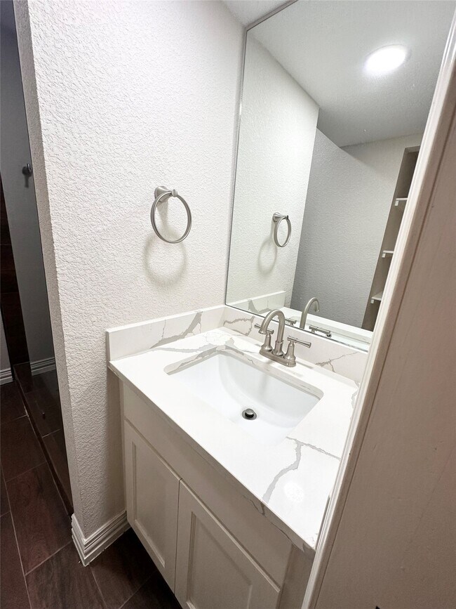 Building Photo - 8935 Gaylord Dr