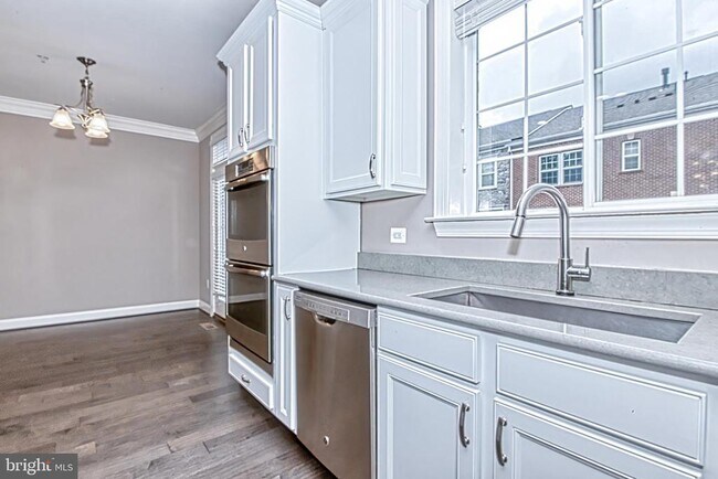 Building Photo - 4302 Edosomwan Ln