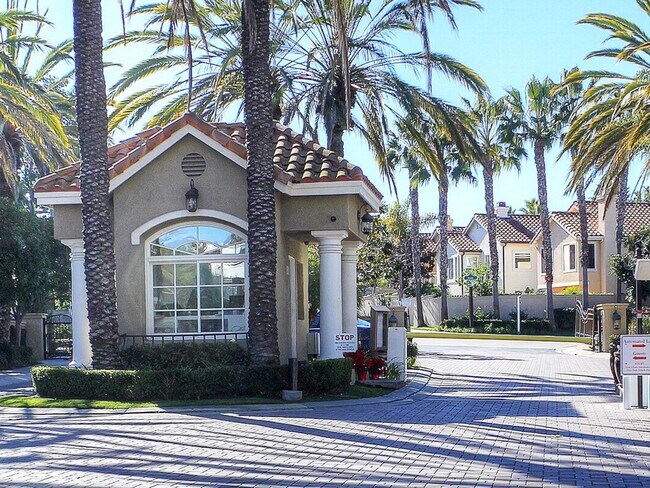 Building Photo - 2 Bedroom Dana Point Condo!