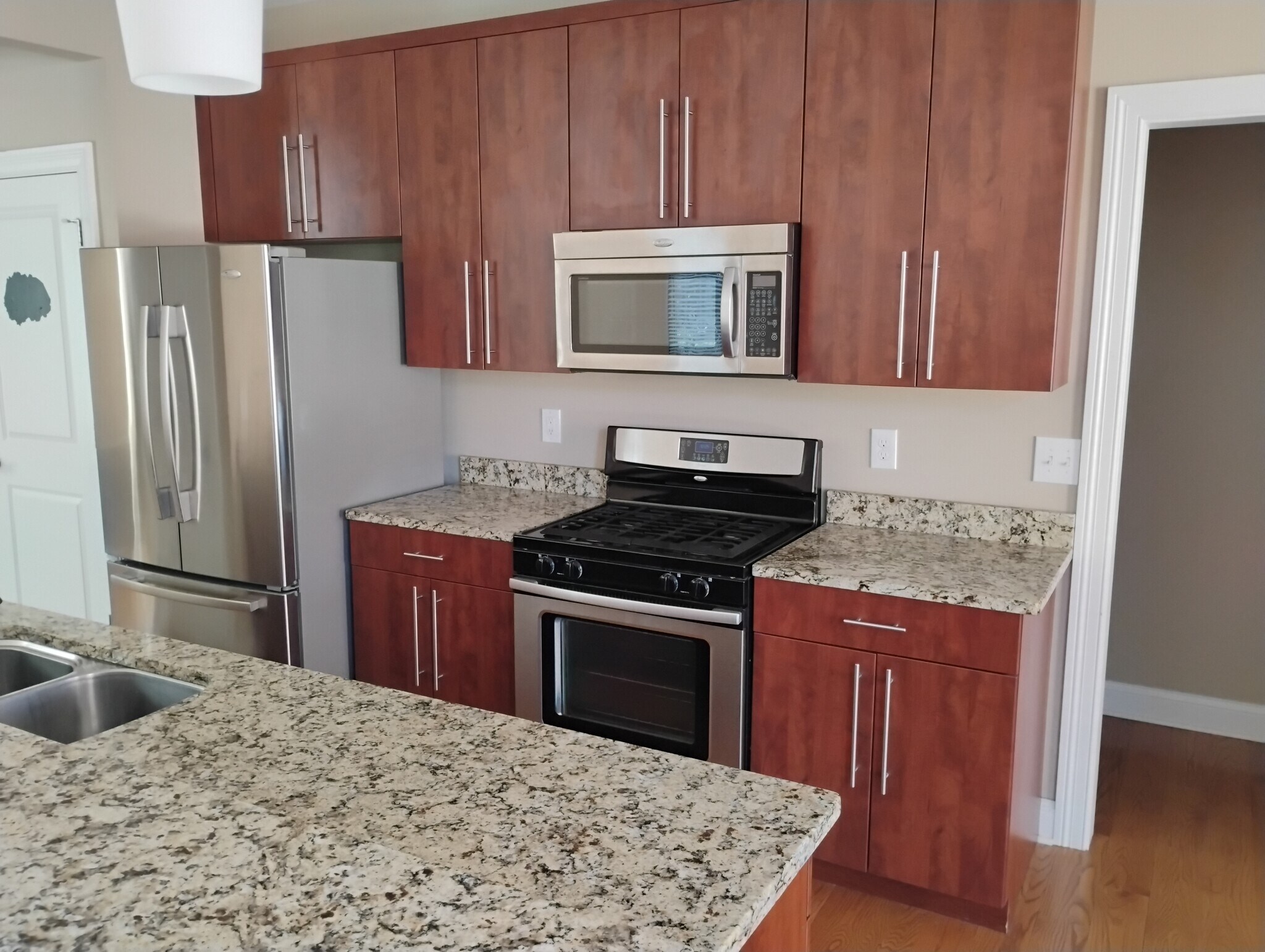 Building Photo - 323 Eden Ave