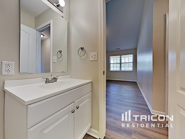 Building Photo - 11733 Shannon Pointe Rd