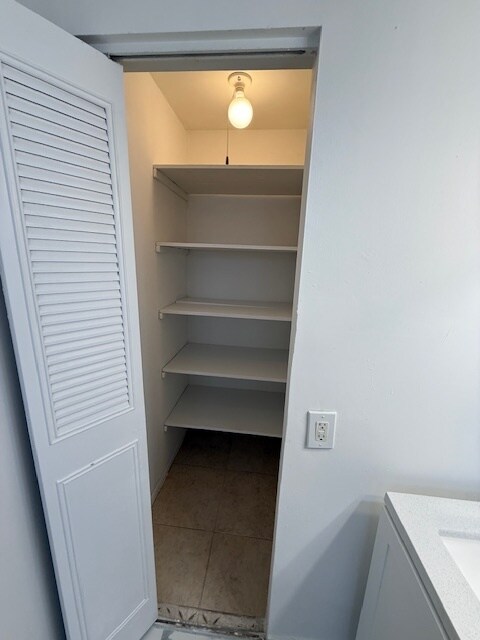 Building Photo - 1020 N 18th Ct