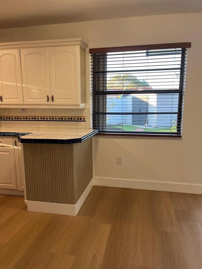 Building Photo - 1045 SW 122nd Ct