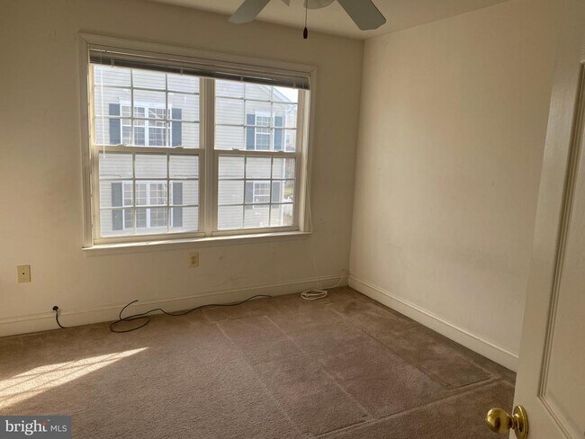 Building Photo - 1017 Llano Dr