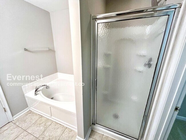 Building Photo - Beautiful 3-Bedroom Home with Garage / Pet...