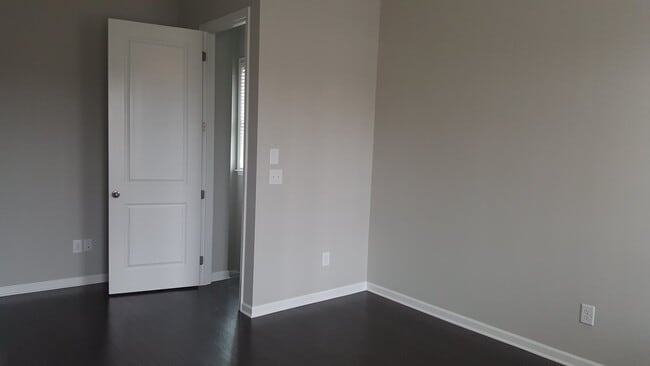 Building Photo - 1BR 1.5BA Townhouse- Aria Sandy Springs