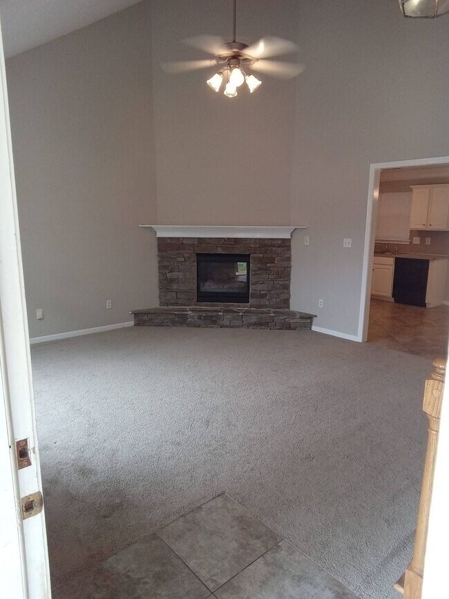 Building Photo - Great Home Close To Historical Downtown Matthews!
