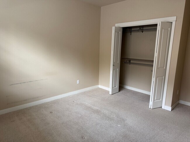 Building Photo - Issaquah 1bed Condo