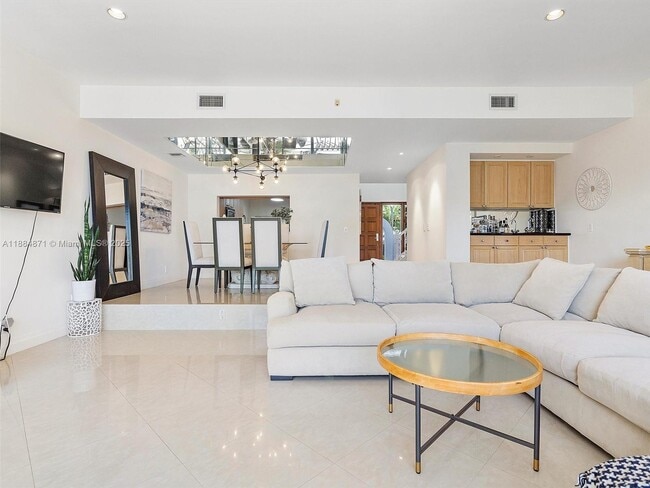 Building Photo - 3620 Yacht Club Dr