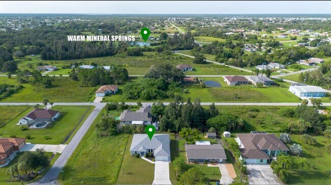 Building Photo - 12235 Hernando Rd