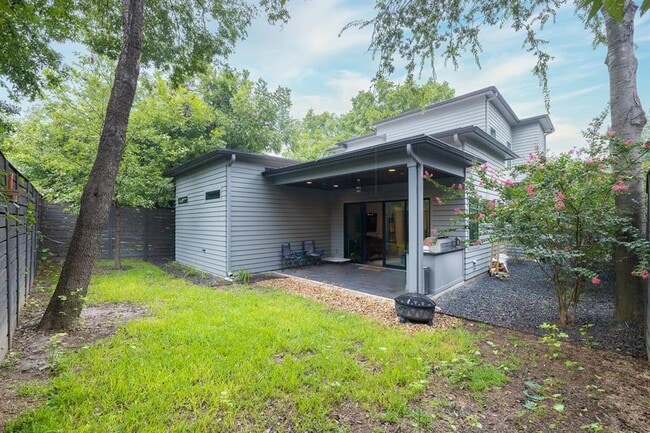 Building Photo - 1908 Kinney Ave