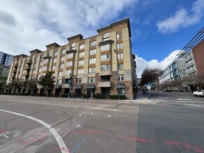 Building Photo - 3 Bedroom 2 Bathroom down town San Diego