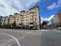 Building Photo - 3 Bedroom 2 Bathroom down town San Diego