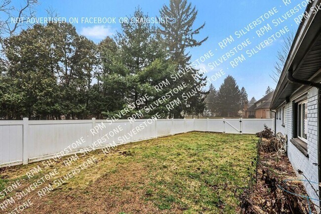 Building Photo - 2839 W Avon Rd