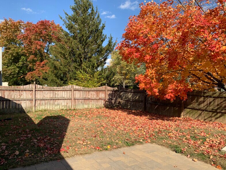 Building Photo - 1527 Country Pointe Dr