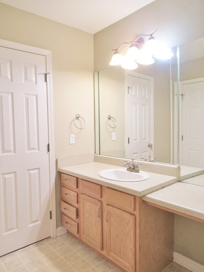Building Photo - Home in McCalla!!  Available to View with ...