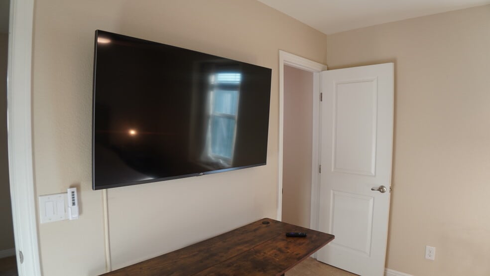 Building Photo - 5532 Autumn Cliffs Way