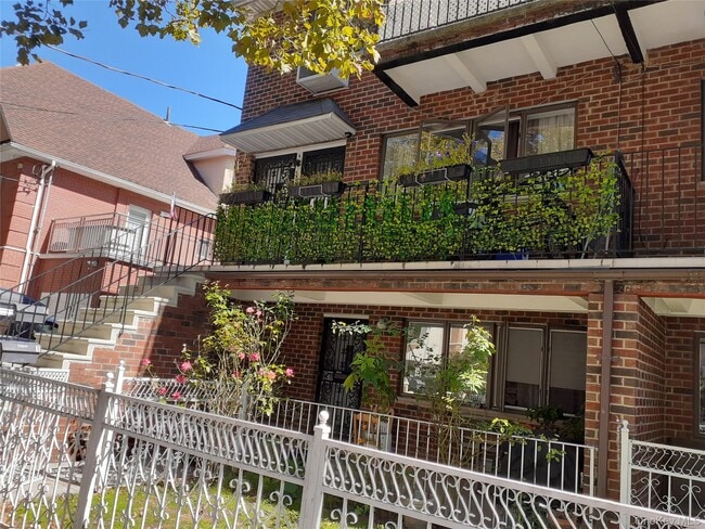 Primary Photo - 2655 E 21st St