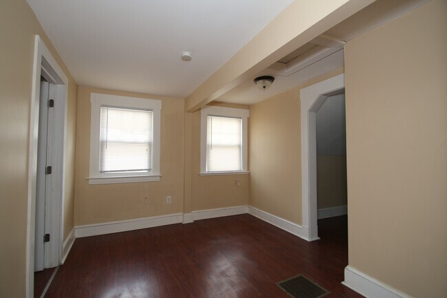 Building Photo - 8 Harding Pl