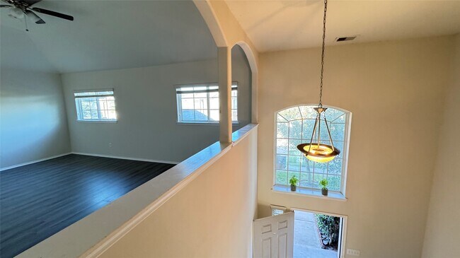 Building Photo - 914 Crestmont Trail Dr