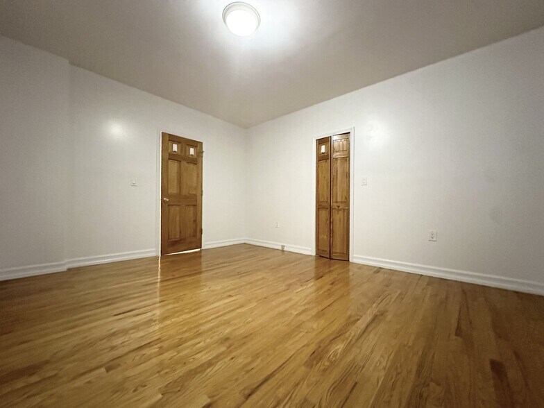 Building Photo - 707 W 171st St