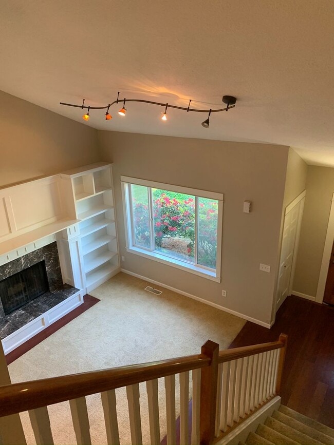 Building Photo - Large Four Bedroom House in Newberg