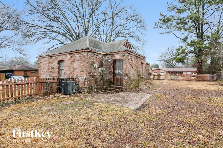 Building Photo - 3900 Hermitage Dr