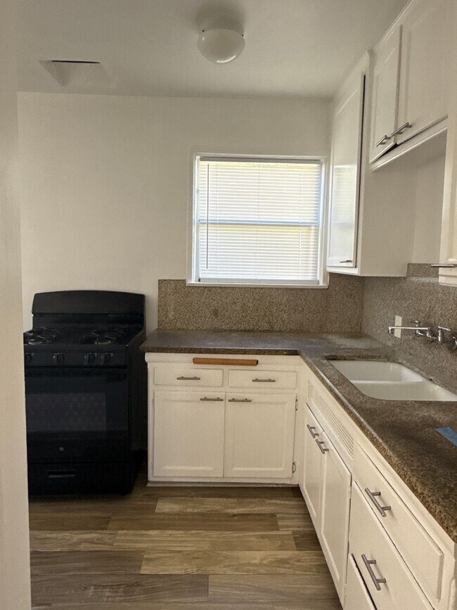 Building Photo - Bartlett