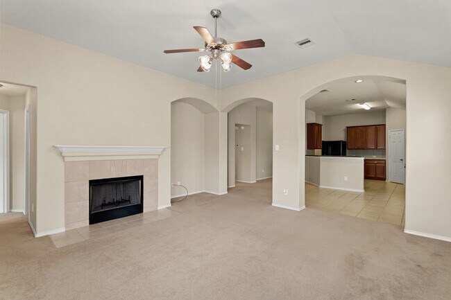 Building Photo - 2818 Lockeridge Oaks Dr