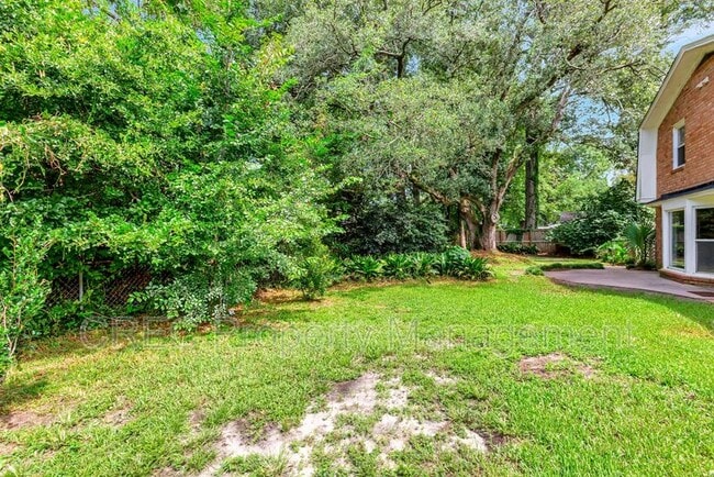 Building Photo - 2327 W Palmer Dr