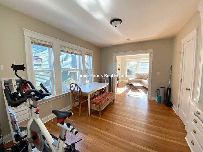 Building Photo - 21 Moraine St