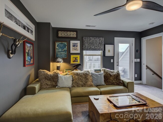 Building Photo - 11015 Stetler St