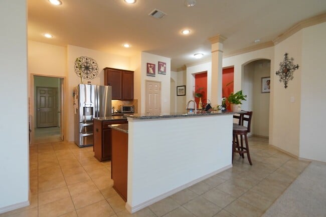 Building Photo - Spacious and well-maintained home located in the established community of Arlington!